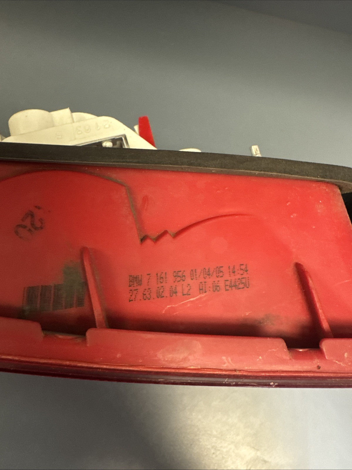 2006-2006 BMW E90 OUTTER PASSANGER PRE LCI TAIL LIGHT 7161956