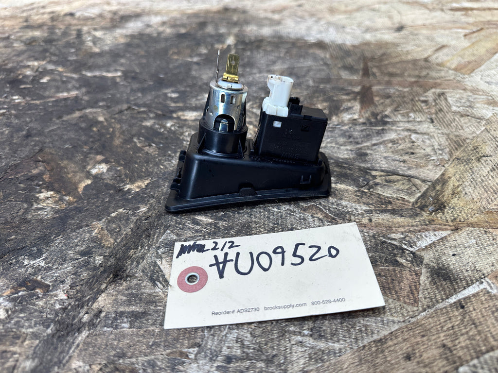 BMW 07-13 E88 E82 1 SERIES CIGGARETTE LIGHTER+AUX CONNECTOR OEM 9110410