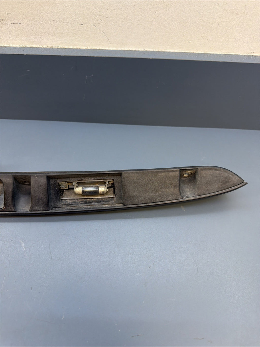 2000-2006 BMW 325 330 E46 Sedan REAR TRUNK LATCH HATCH TRIM HANDLE 0461700