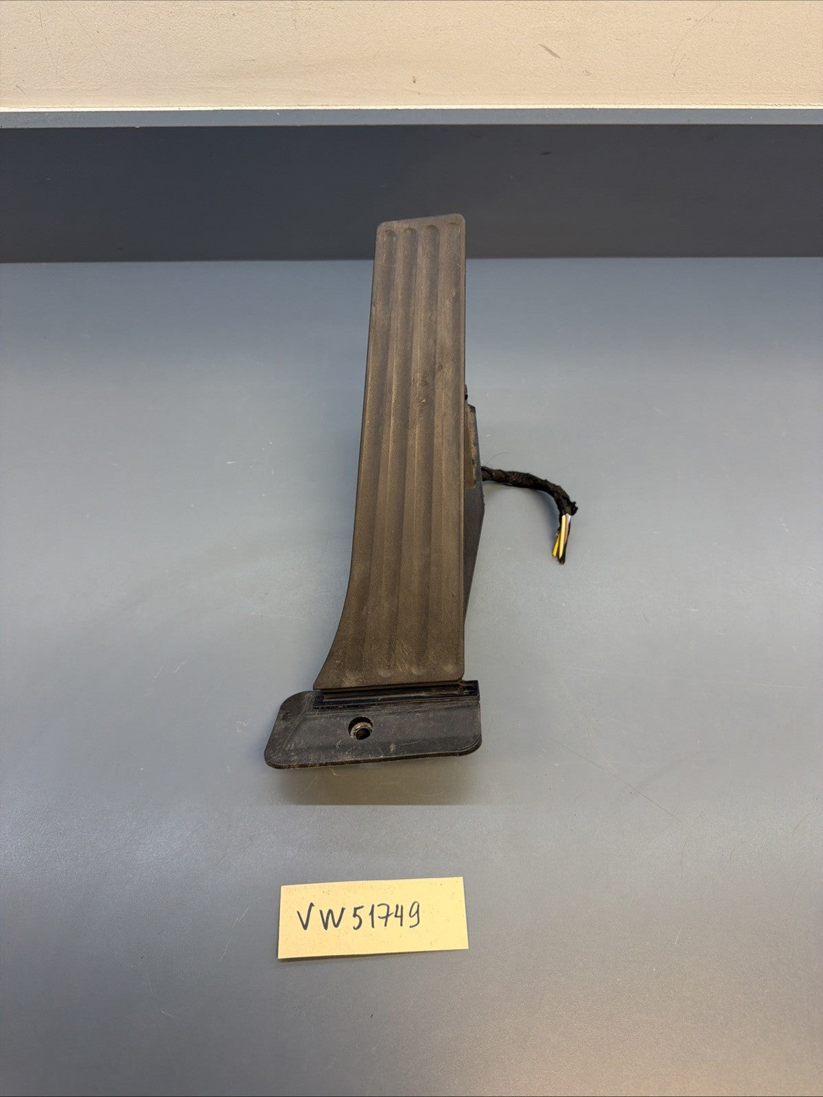 12-15 BMW E84 X1 Front Lower Accelerator Gas Foot Pedal Lever OEM 6860784
