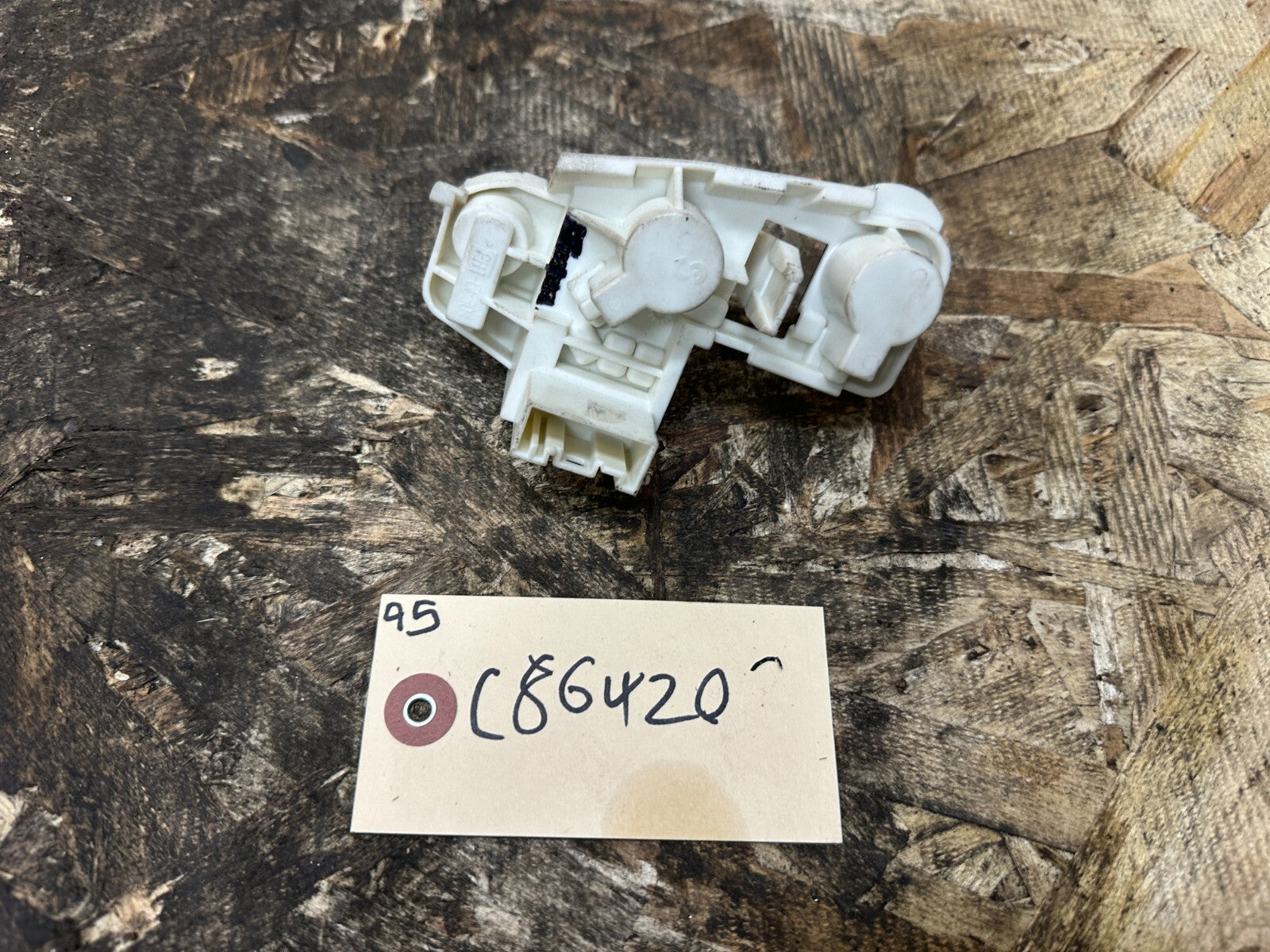 BMW 06-08 E90 PRE LCI RIGHT/PASSANGER SIDE TAILLIGHT BULB HOLDER OEM 7183842