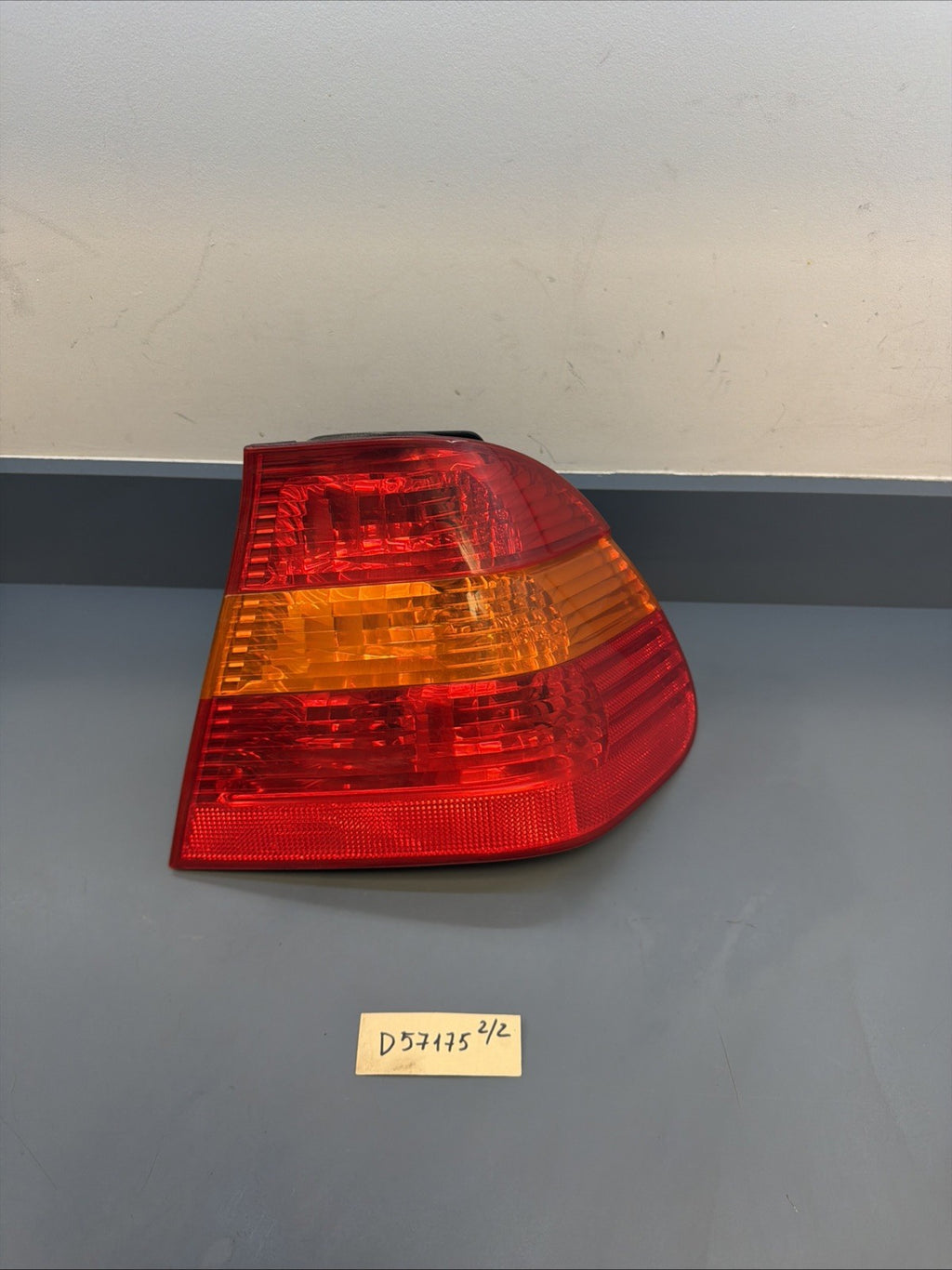 02-05 BMW E46 325i 325xi 330i Sedan Rear Right Tail Light 6946534 OEM PASSENGER
