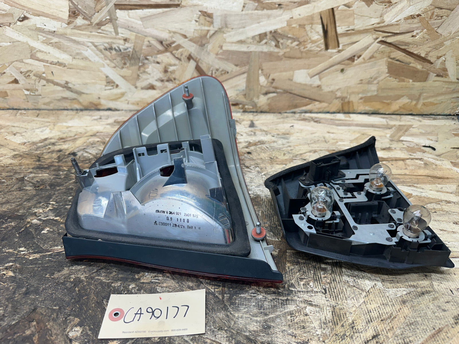 BMW 97-05 E46 3 SERIES LEFT+RIGHT OUTER TAIL LIGHT SET 2PC OEM 8364921+8364922