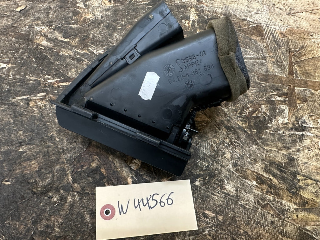 BMW 1999-2005 E46 RIGHT SIDE DASH AIR VENT OEM 8361898