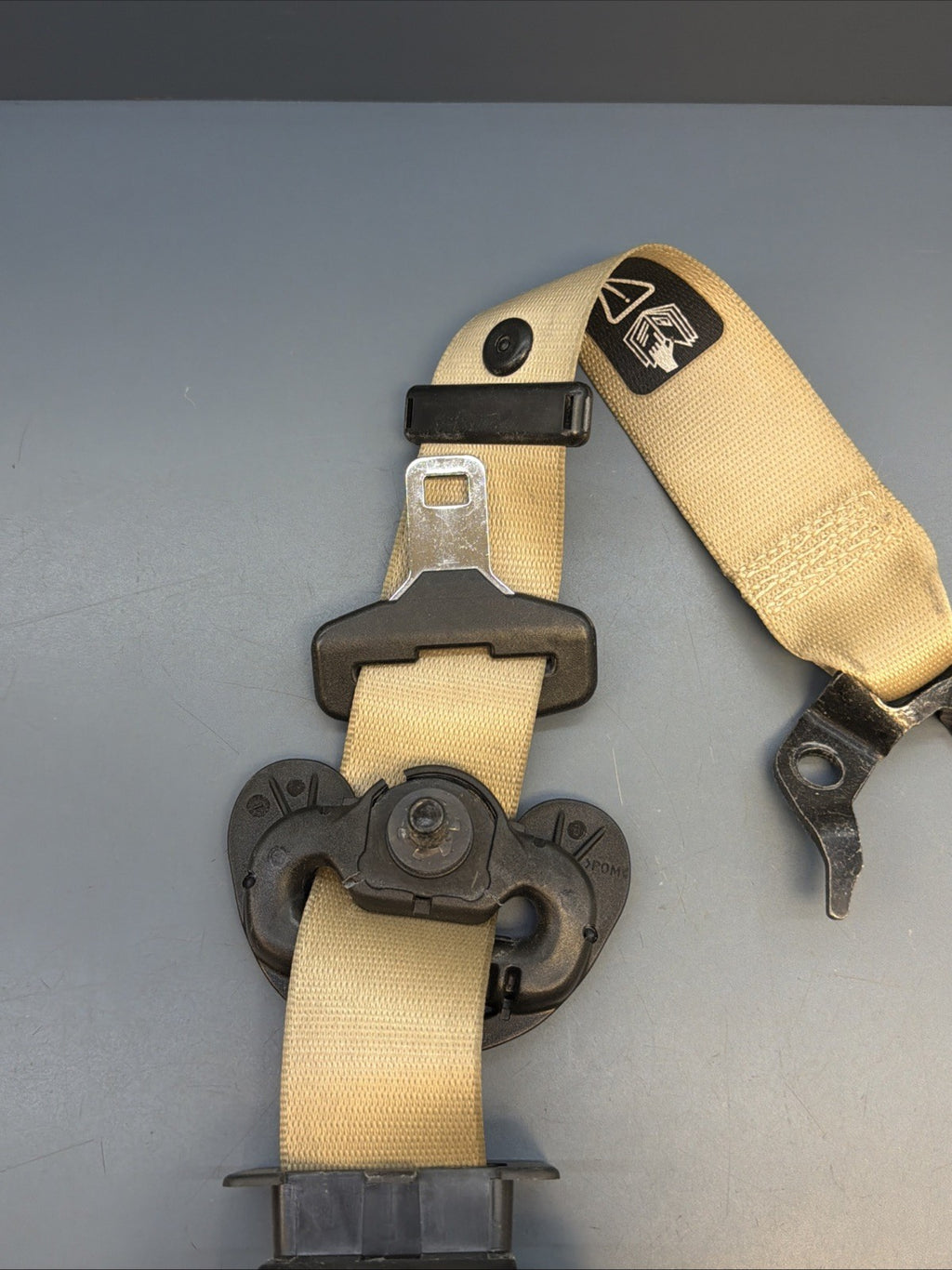 06-11 BMW E90 335i Front Right Passenger Side Seat Belt Retractor 34006653 BEIGE