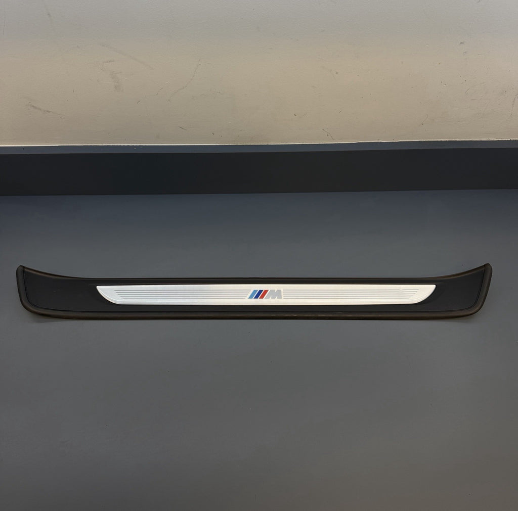 BMW E90 E91 LCI Front Right Entrance Cover Trim Strip Edition 7255930