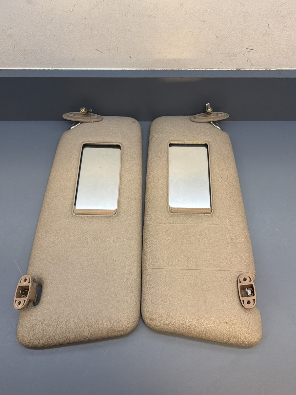 BMW E34 525I M5 530I 535I Sun Visor Pair Grey OEM 8117519