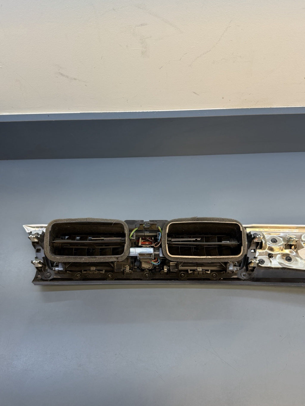 12-15 BMW F30 328i 335i Center Dash Trim Molding W/ Air Vents 9218552 OEM