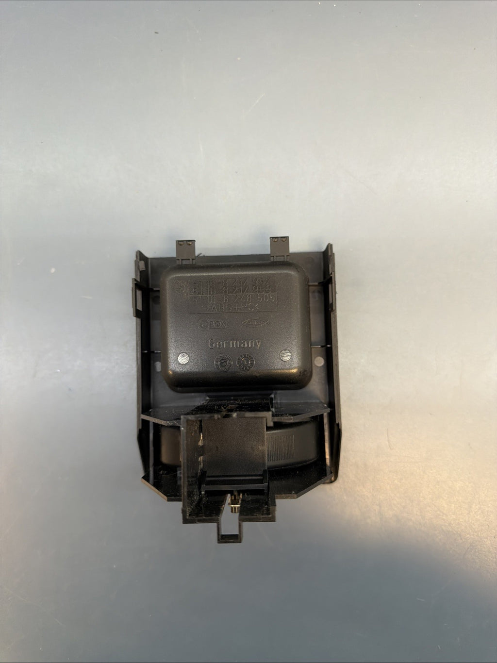 BMW 97-06 E46 3 SERIES CENTER CONSOLE ODDMENTS TRAY WITH COINBOX OEM 8217957