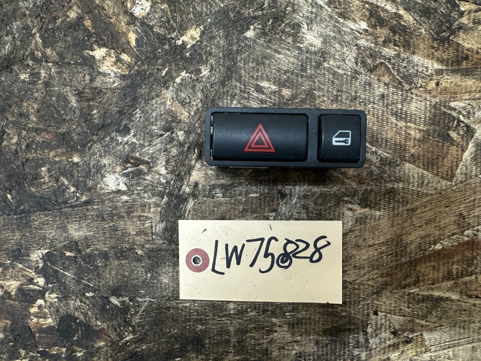 BMW 2002-2008 E85 E86 Z4 CENTRAL LOCKING + EMERGENCY HAZARD SWITCH OEM 8368920