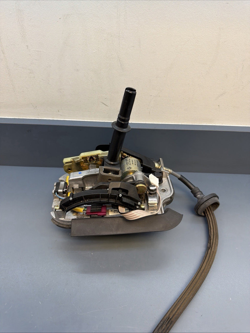 2000-2006 BMW 3 SERIES AUTOMATIC TRANSMISSION SHIFTER 1422277