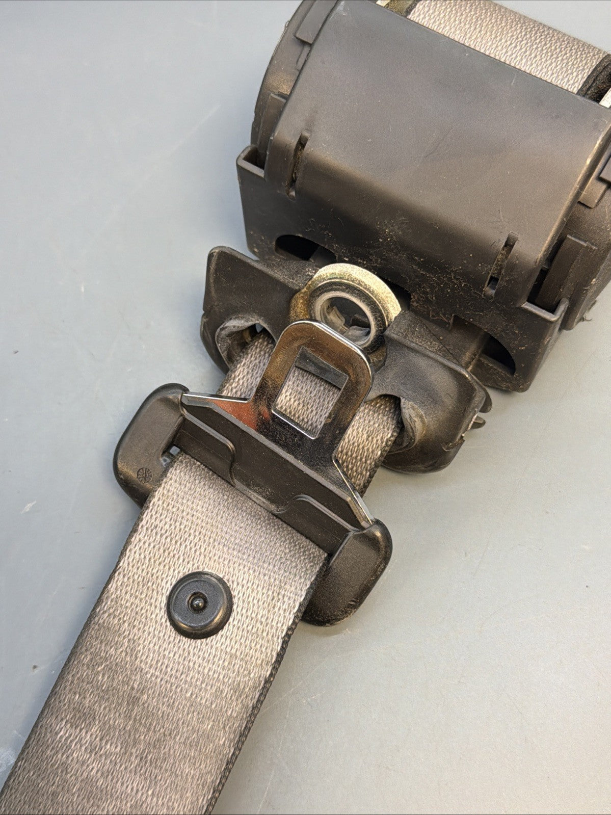 95-03 Bmw E39 5/7 Series Front Left Driver Upper Seat Belt Retractor  8198569