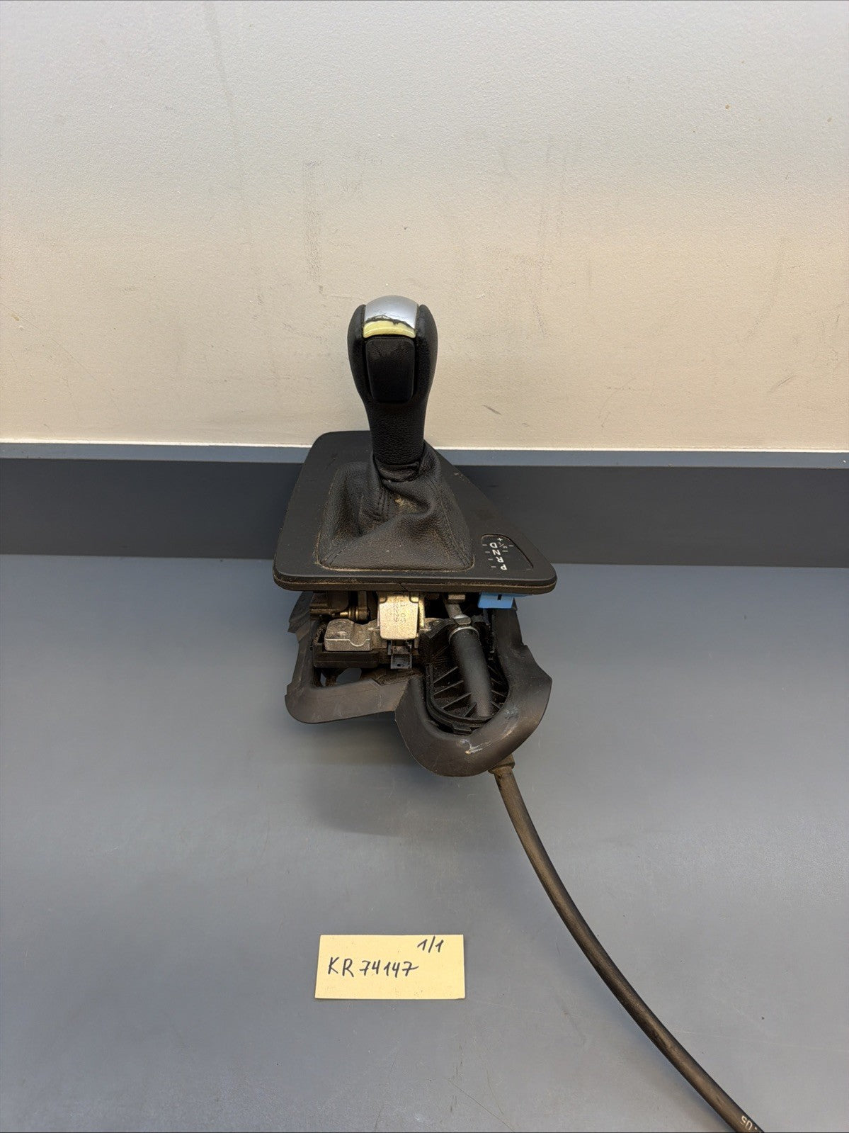 06-11 BMW E90 E91 E92 E93 AUTOMATIC TRANSMISSION GEAR SELECTOR SHIFTER 7548037