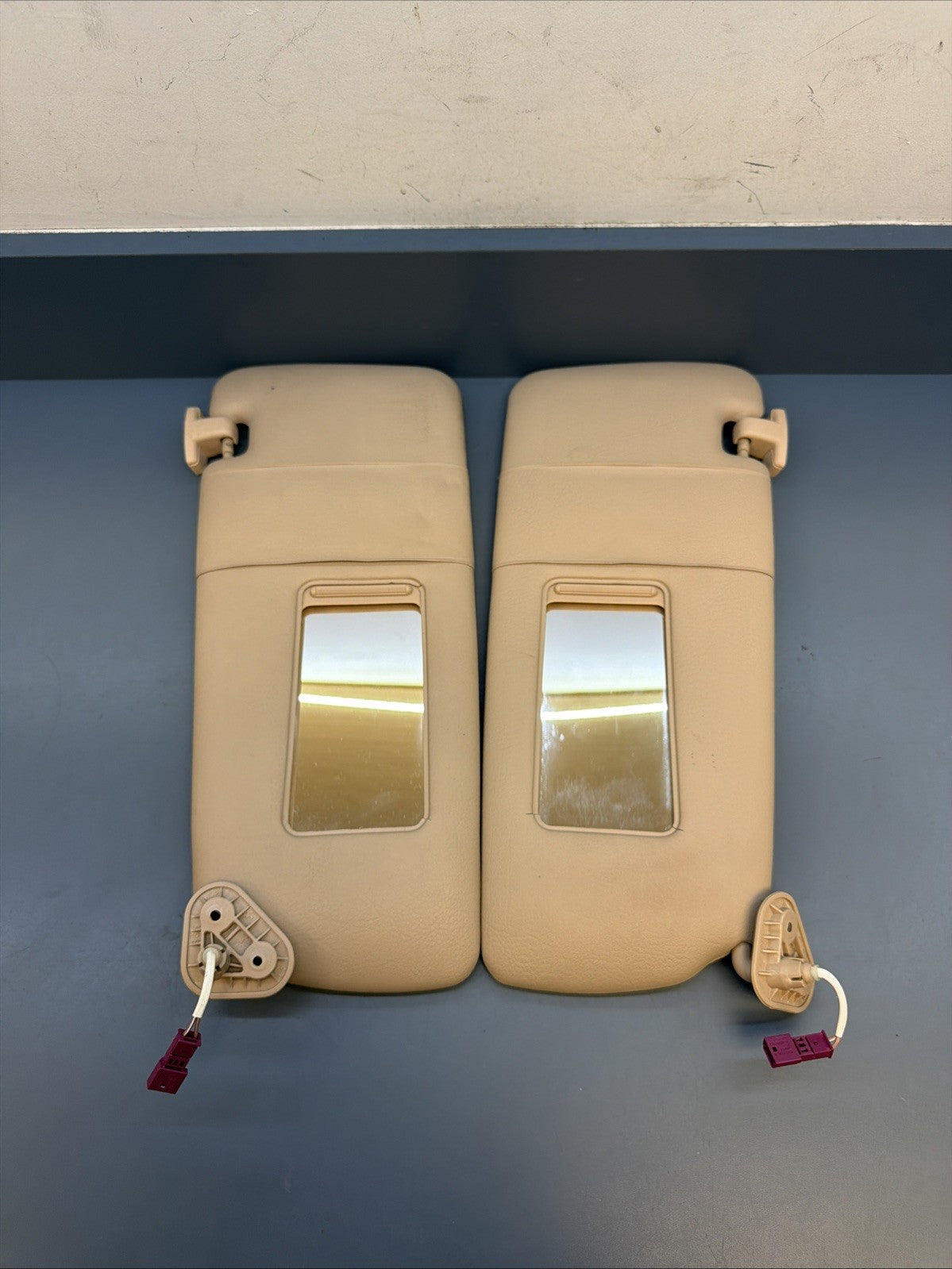 00–05 BMW E46 325i Right & Left Light Sun Visor Mirror Leather Set BEIGE 6905983