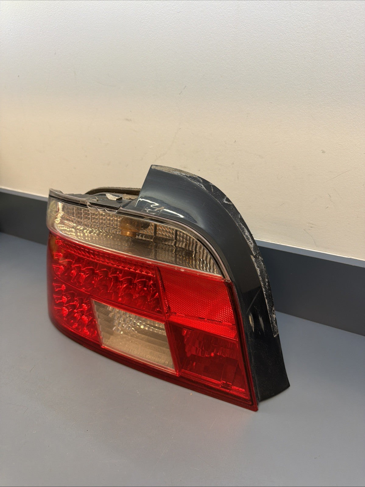97-00 BMW 525i 530i 540i M5 E39 Rear Left Driver Side Tail Light Taillight *NOTE