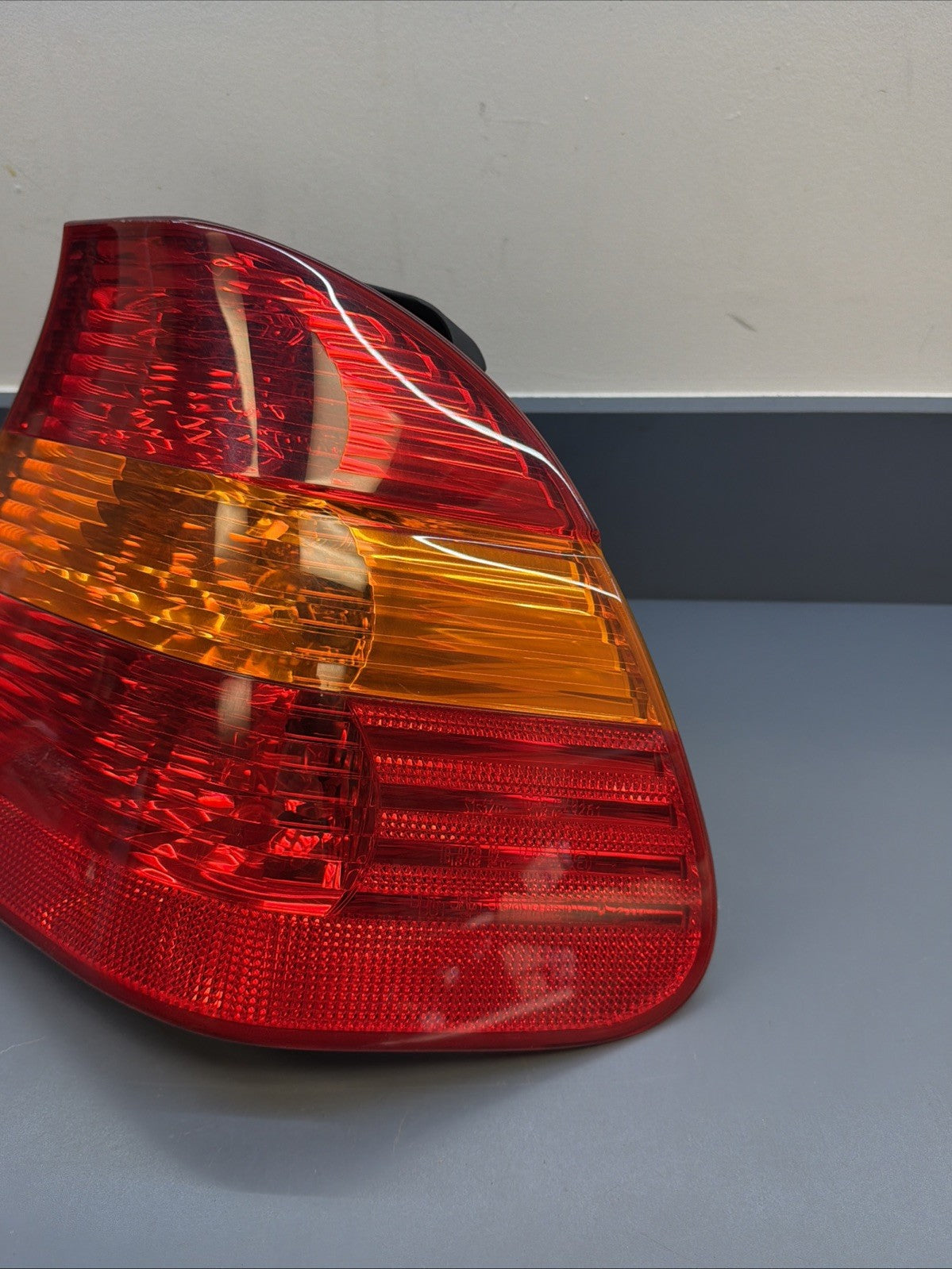 02-05 BMW E46 325i 325xi 330i Sedan Rear Right Tail Light Assy 6946534 OEM