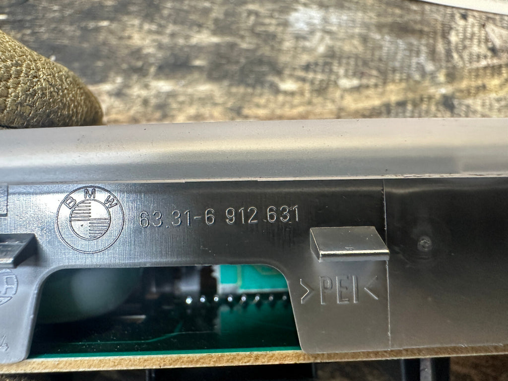 BMW 01-10 E60 5 SERIES FRONT INTERIOR OVERHEAD READING DOME LIGHT OEM 6912631