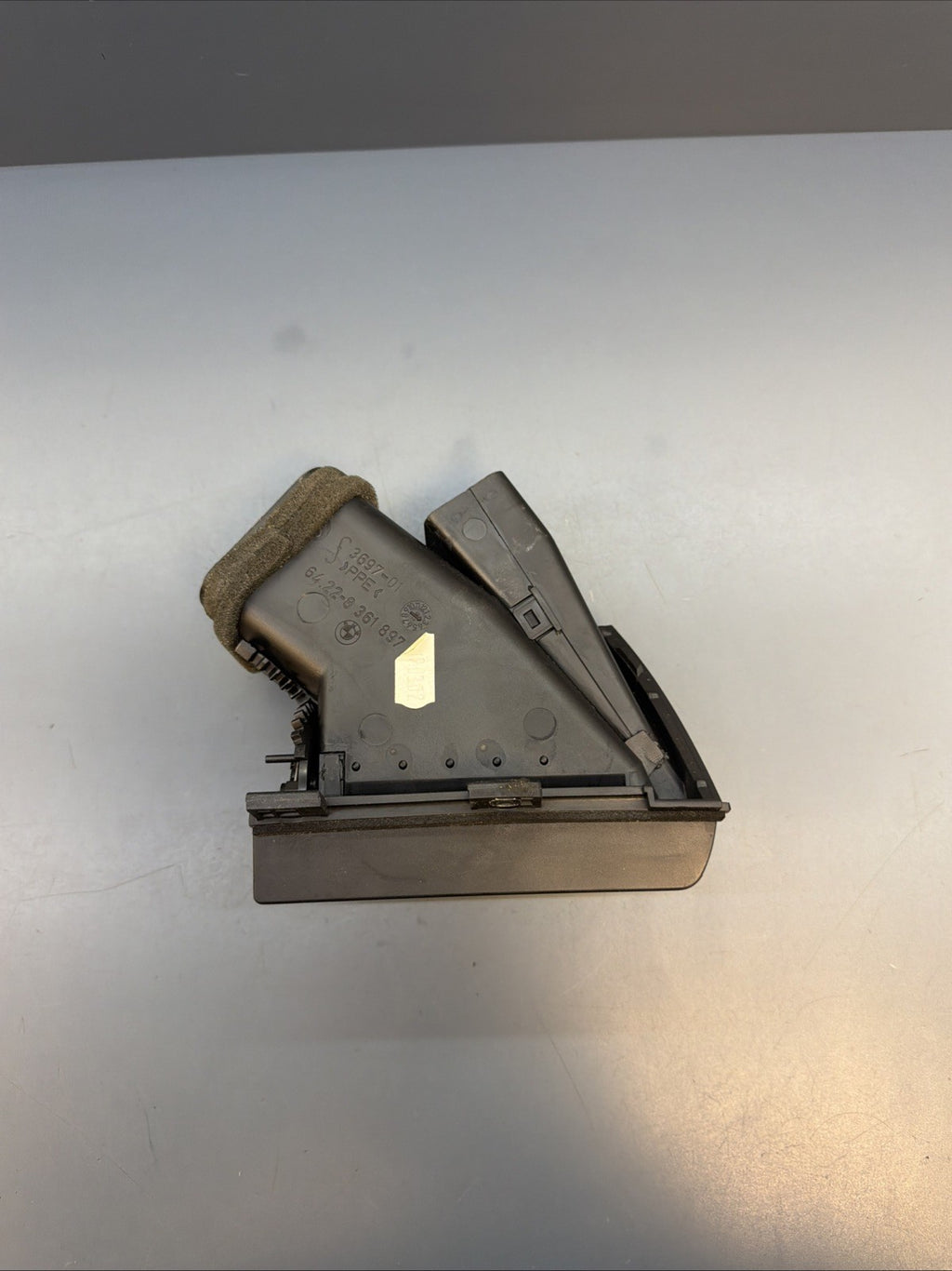 00-06 BMW E46 3 Series Left Air Vent Port A/C Genuine OEM 8361897
