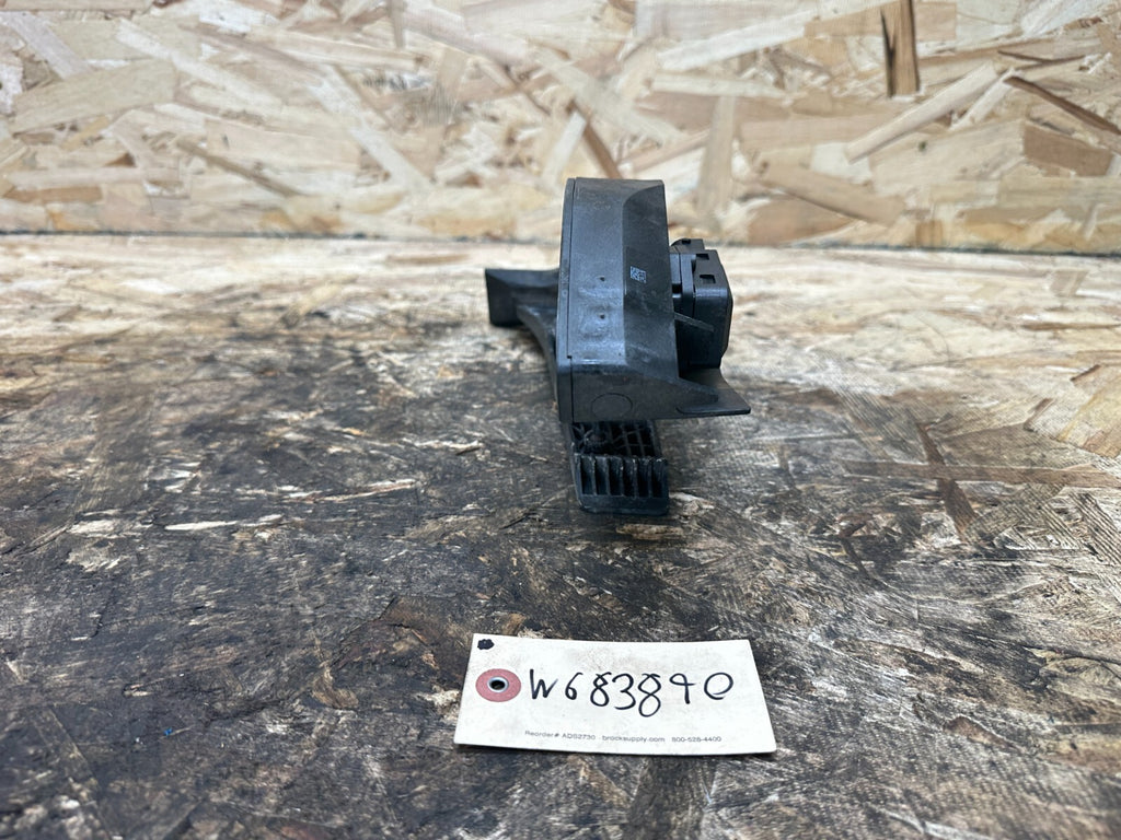 BMW E60 E90 E92 E83 3 5 SERIES X3 THROTTLE ACCLERATOR GAS PEDAL OEM 6772645