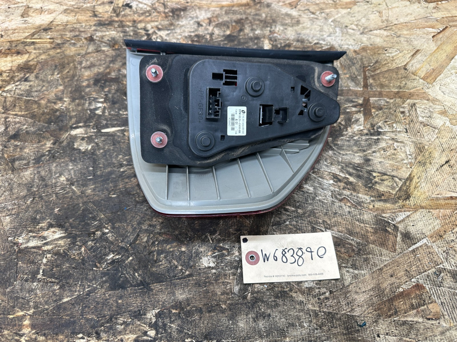 BMW 2003-2006 E83 X3 PRE LCI REAR LEFT+RIGHT OUTER TAIL LIGHT SET OEM 3404103+4
