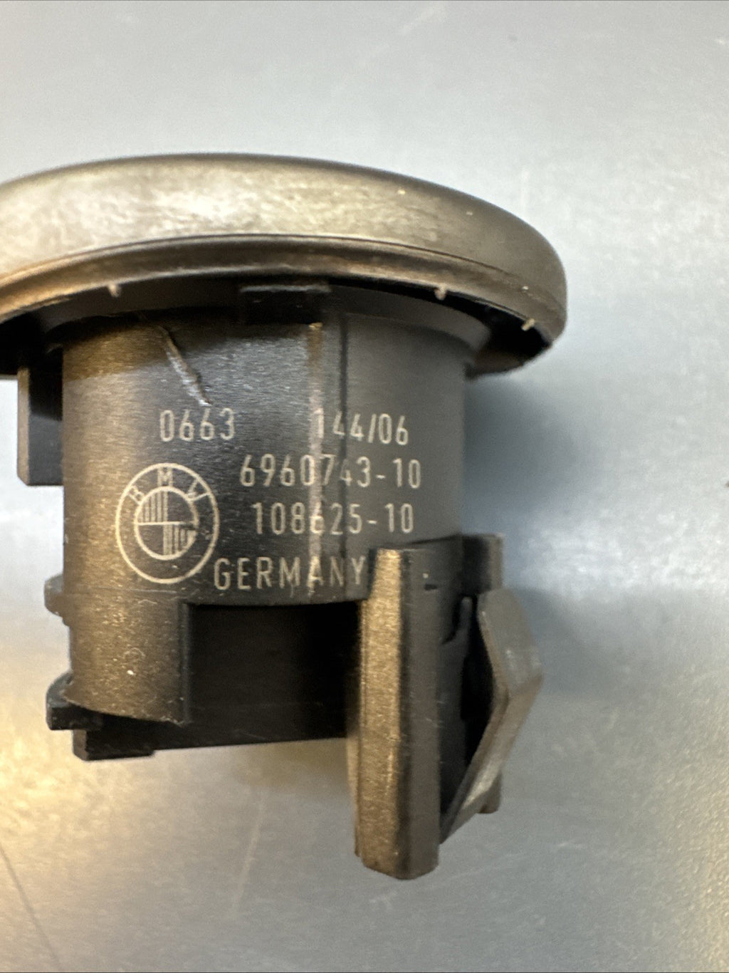 06-10 BMW E60 E61 Start Stop Engine Ignition Switch Button 6960743 OEM