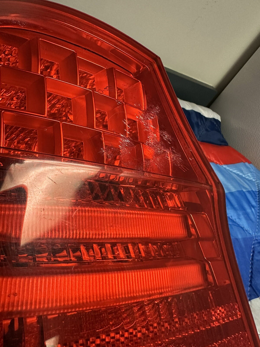 09-11 BMW E90 3 SERIES 328i 335i REAR LEFT DRIVER SIDE OUTER TAIL LIGHT LAMP OEM