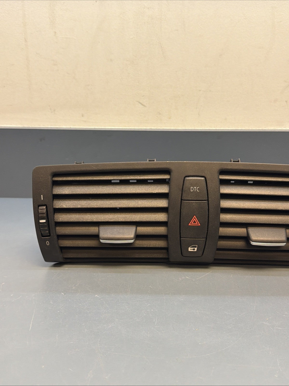 08-13 BMW E82 E88 128i 135i Central Dash Air Vent Hazard Light 7059189 OEM