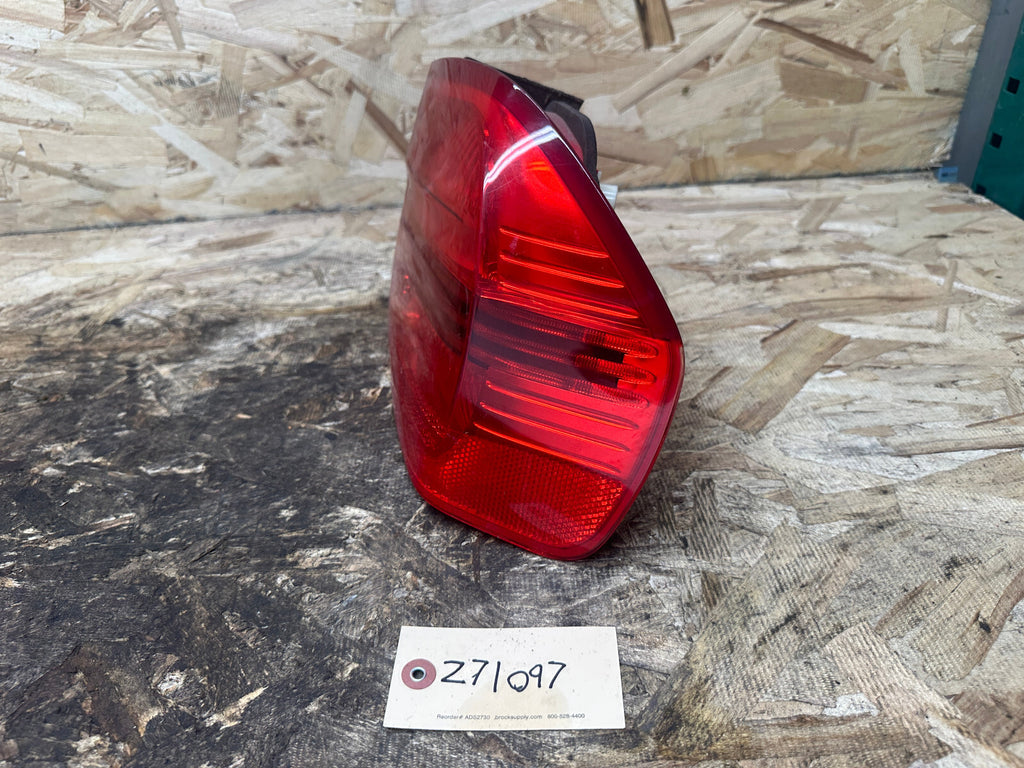 BMW 04-08 E90 3 SERIES OUTER FENDER TAIL LIGHT SET 2PC OEM 7161955+7161956