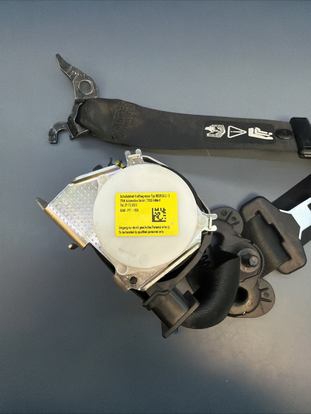 2006-2013 BMW E90 E92 Front Right Passenger Side Seat Belt Retractor 34072775