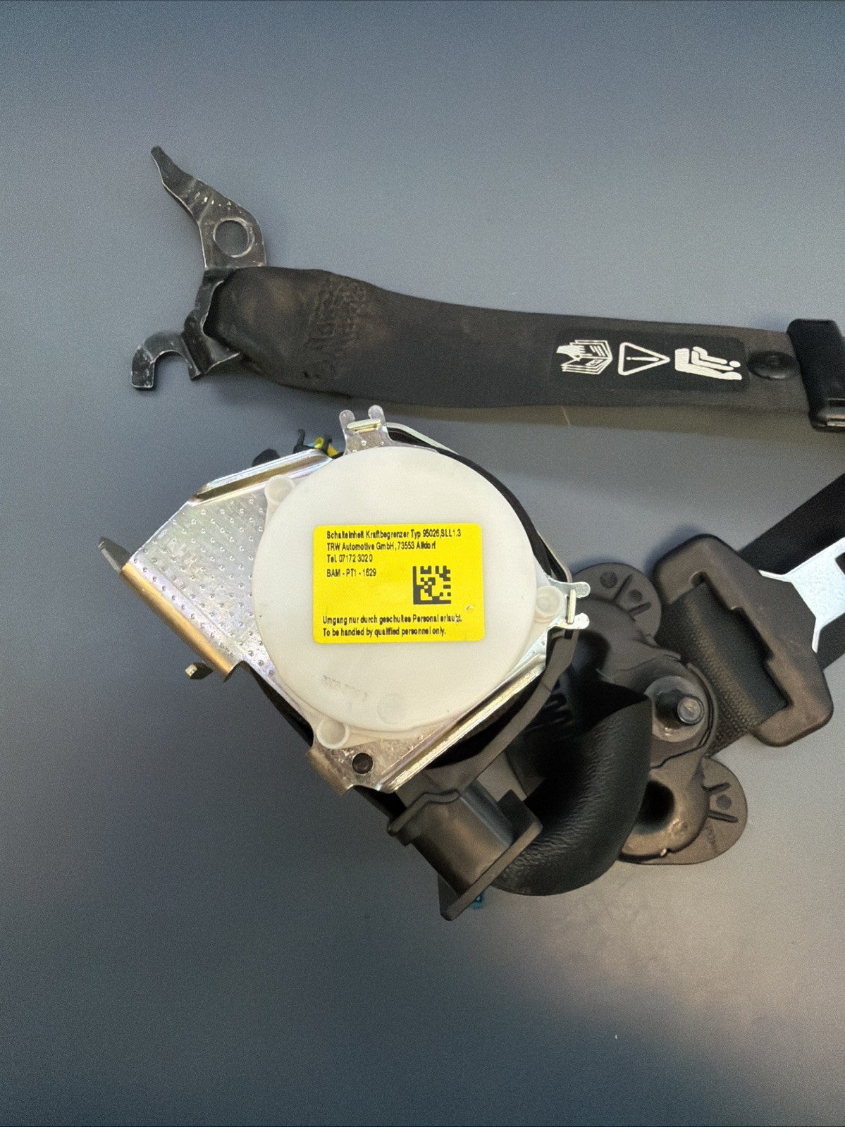 2006-2013 BMW E90 E92 Front Right Passenger Side Seat Belt Retractor 34072775