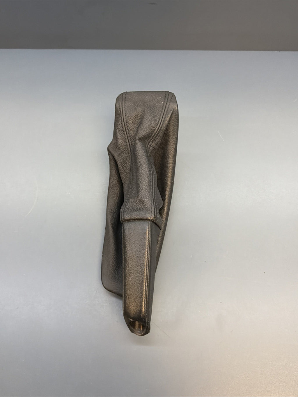 2007 BMW E90 328i SEDAN AUTOMATIC FLOOR SHIFT SHROUD BLACK OEM 13599911