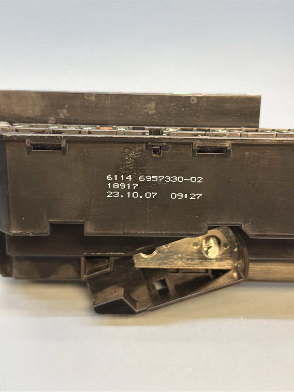 2009 BMW E60 535i PASSENGER SIDE CABIN FUSE BOX RELAY OEM 6957330