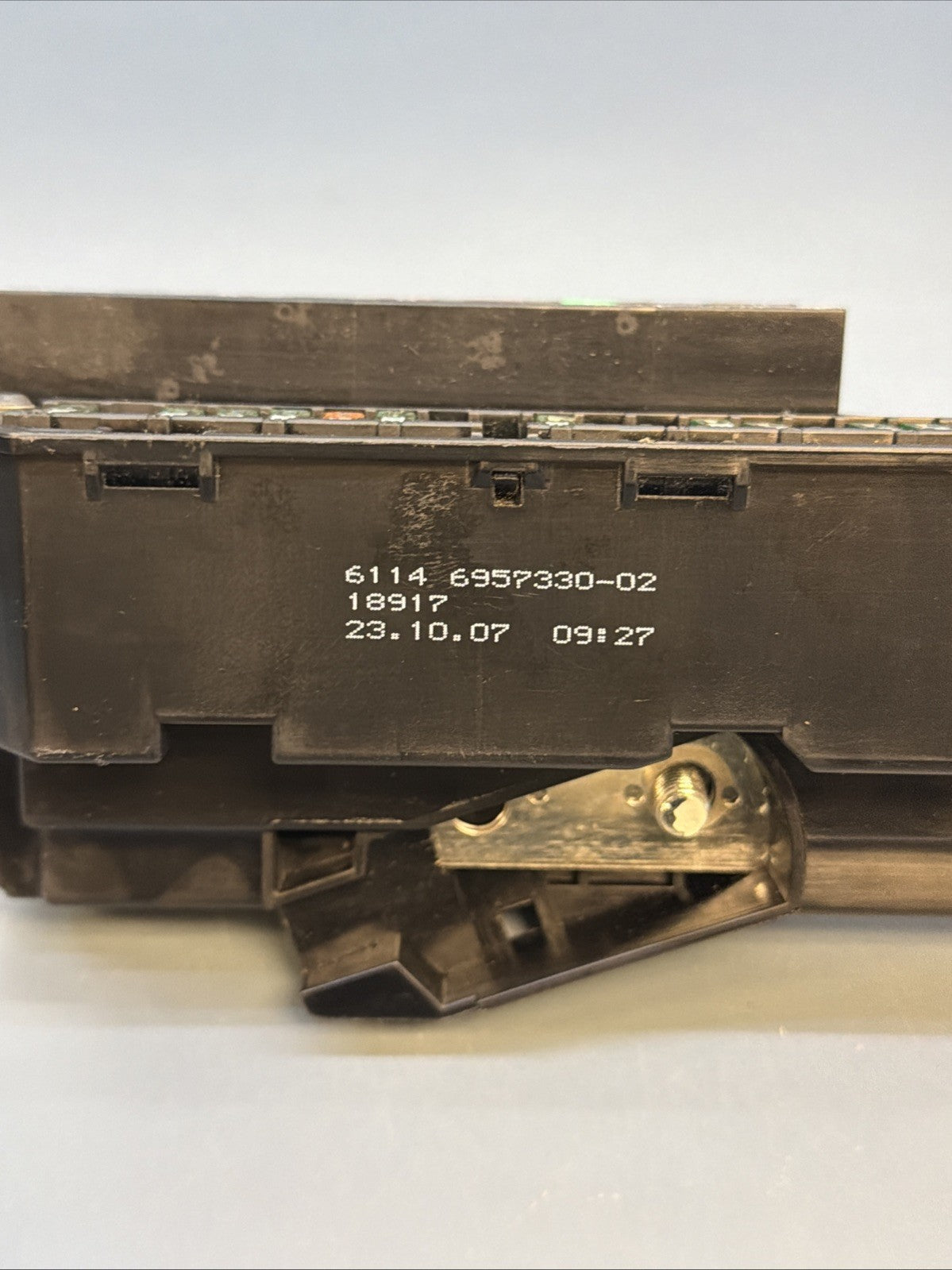 2009 BMW E60 535i PASSENGER SIDE CABIN FUSE BOX RELAY OEM 6957330