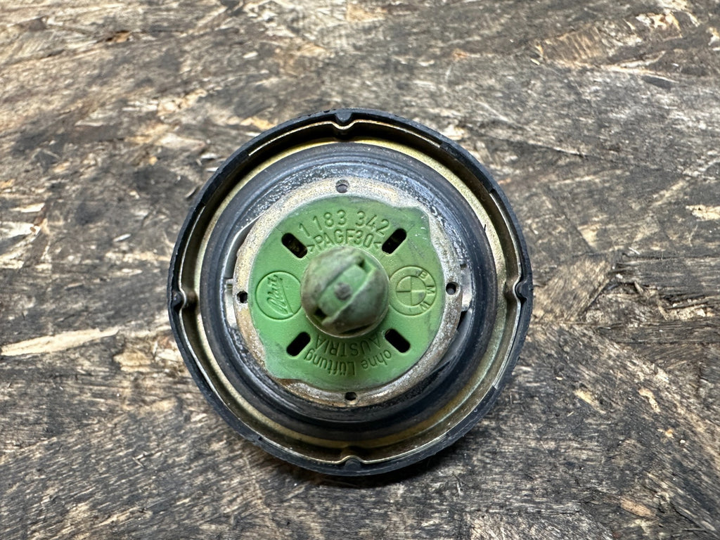 BMW 97-06 E46 E93 E52 3 5 SERIES Z8 FUEL FILLER GAS CAP OEM 1183342