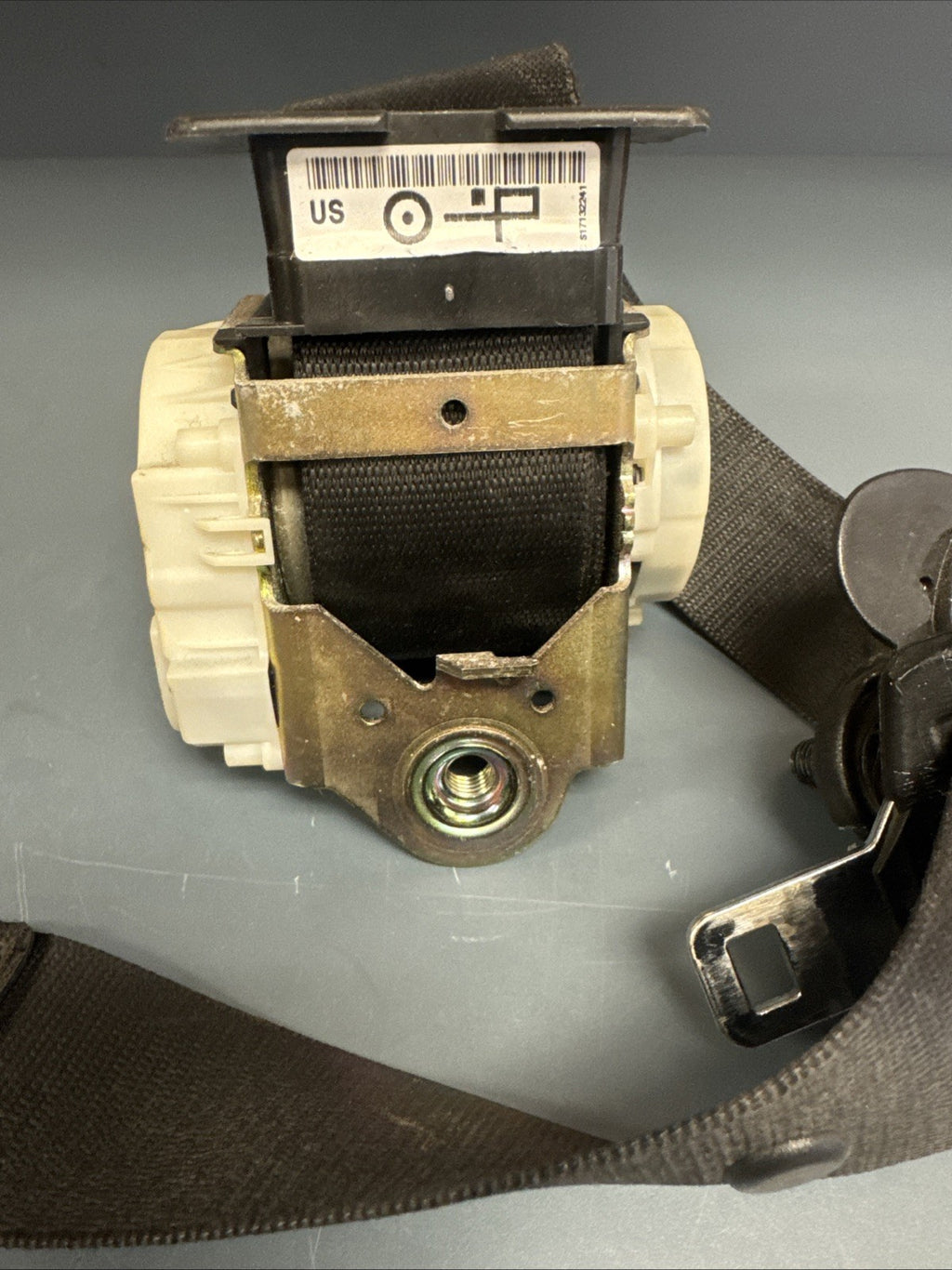 2006-2011 BMW 328i 335i E90 Left Front Seat Belt 72119117219 OEM Used
