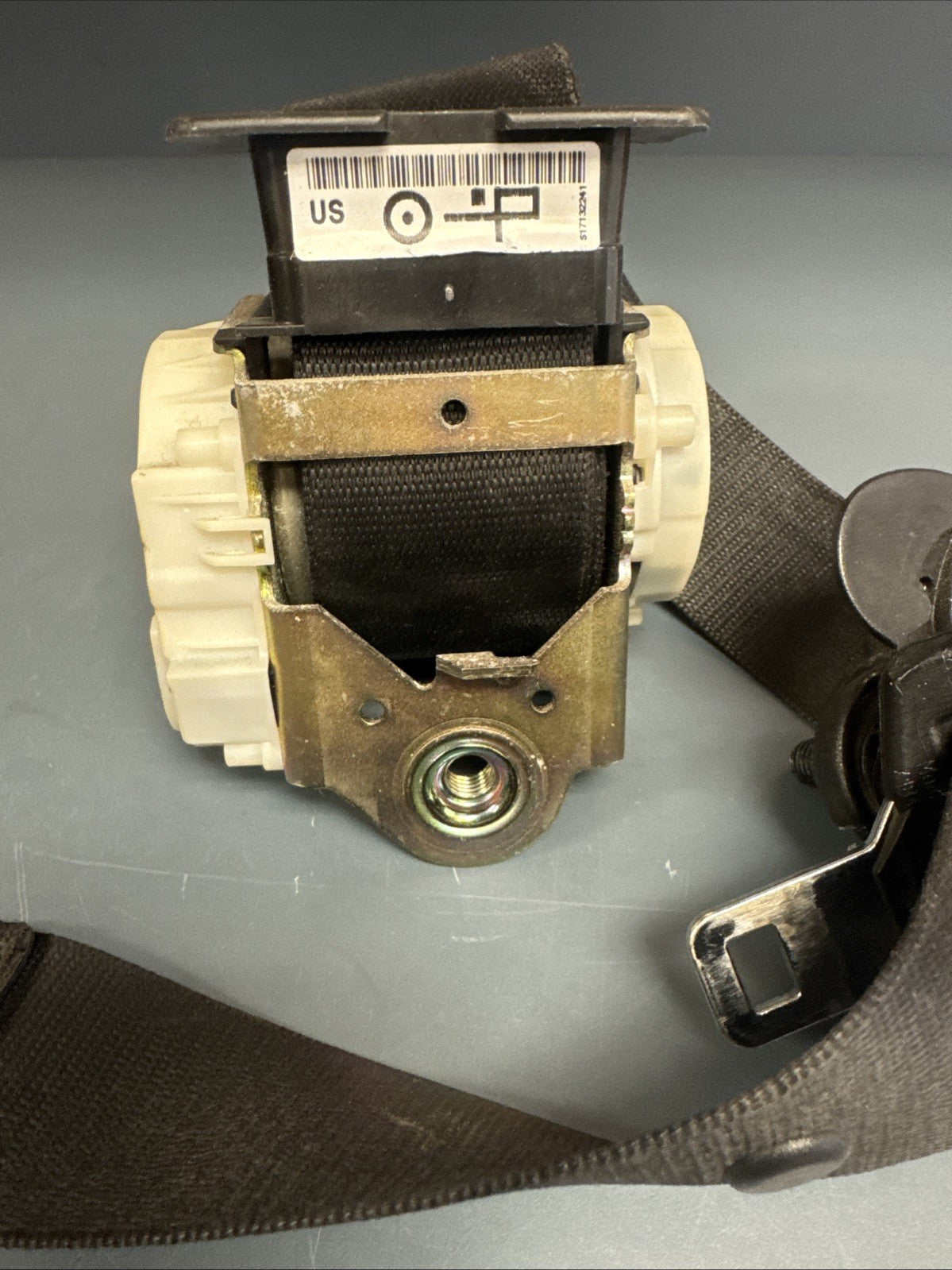 2006-2011 BMW 328i 335i E90 Left Front Seat Belt 72119117219 OEM Used