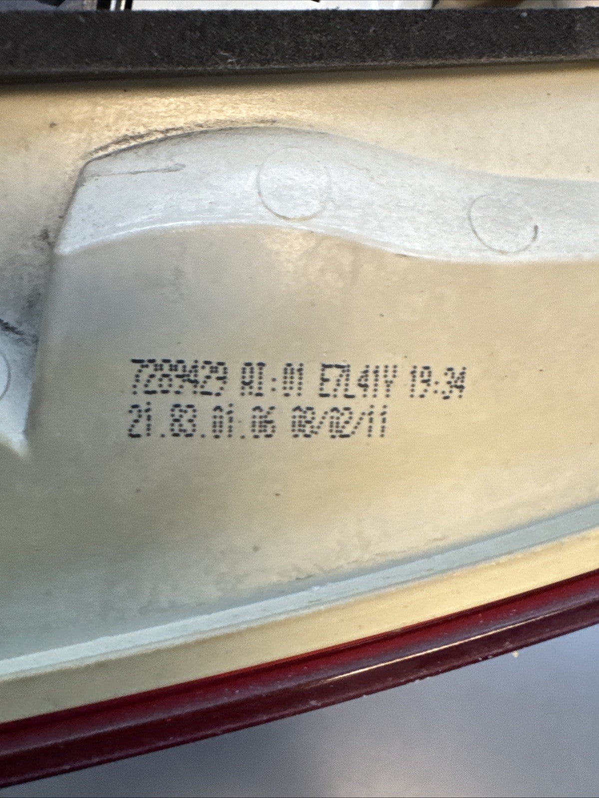 BMW 09-11 E90 LCI LEFT DRIVER SIDE REAR OUTER TAIL LIGHT OEM 7289429