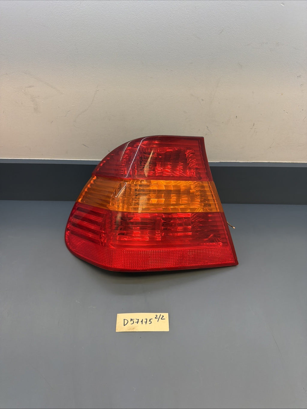 2002-2005 BMW E46 325 330 SEDAN LEFT DRIVER SIDE TAIL LIGHT OEM 6907933 OEM