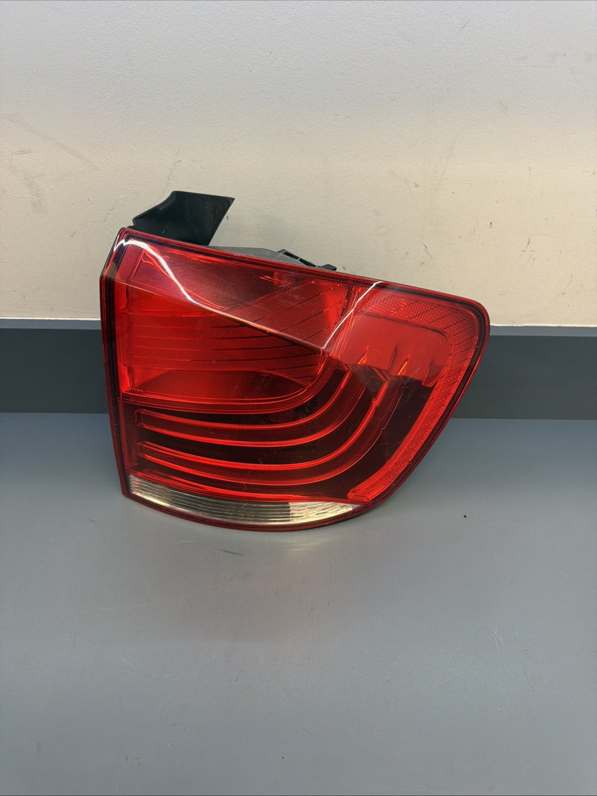 2013 2014 2015 BMW E84 X1 REAR RIGHT OUTER TAIL LIGHT ASSEMBLY OEM 2990112