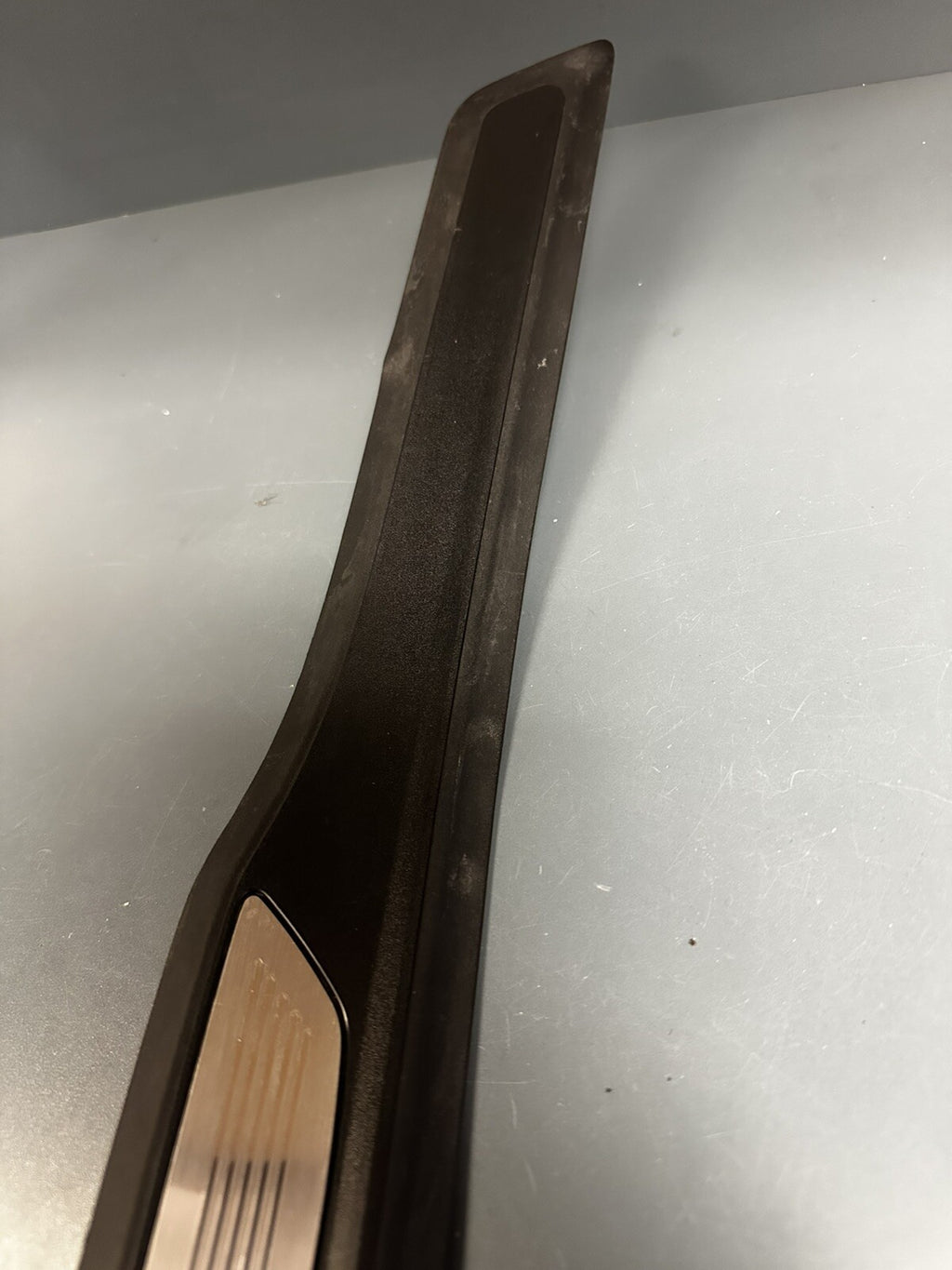 2014-2018 BMW 3 SERIES - REAR Right DOOR SILL / Scuff Plate 8054234
