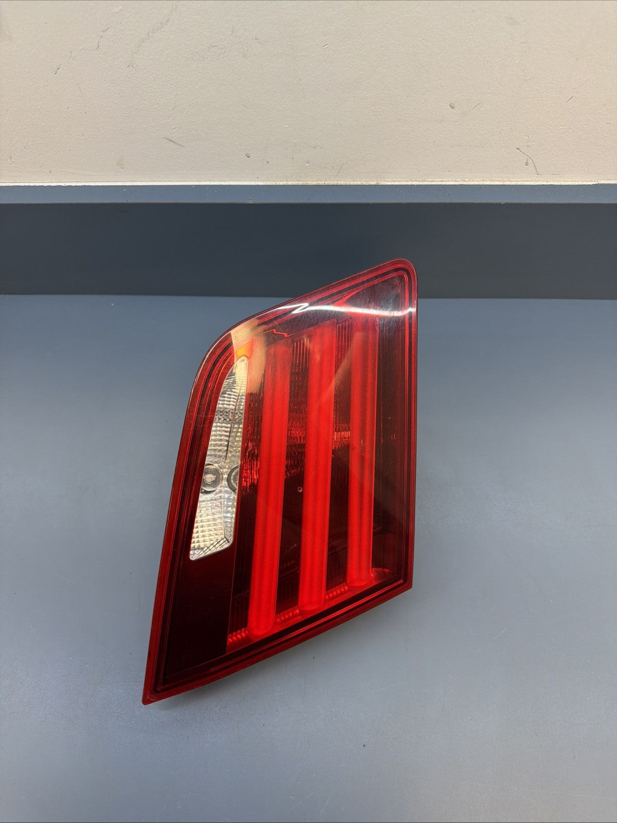 11-13 BMW 528I 535I 550I M5 F10 RIGHT SIDE INNER TRUNK TAIL LIGHT 7203225