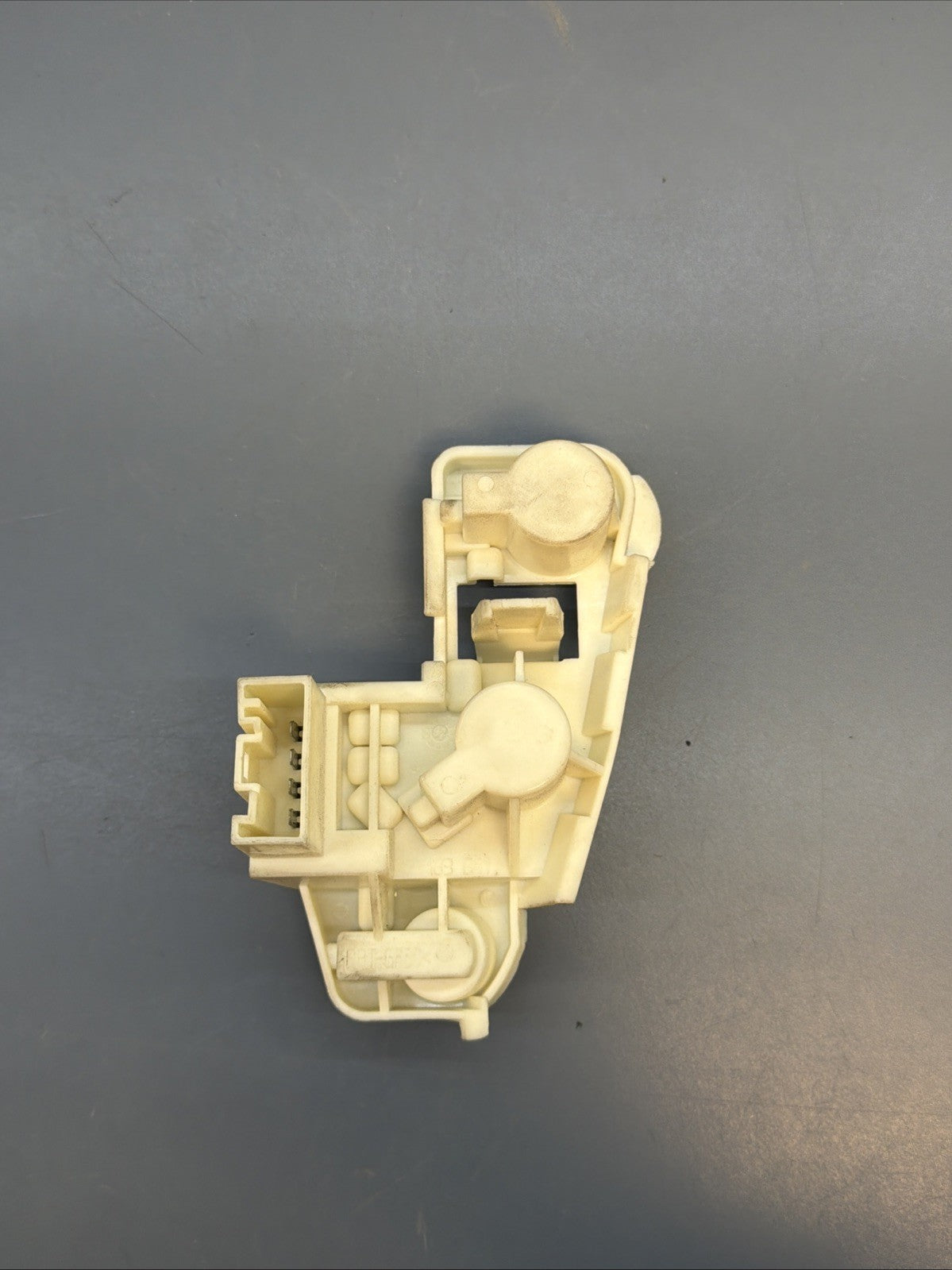 BMW E90 Rear Left Driver Tail Light Bulb Socket 06-08 330i 328i 325i 7183841