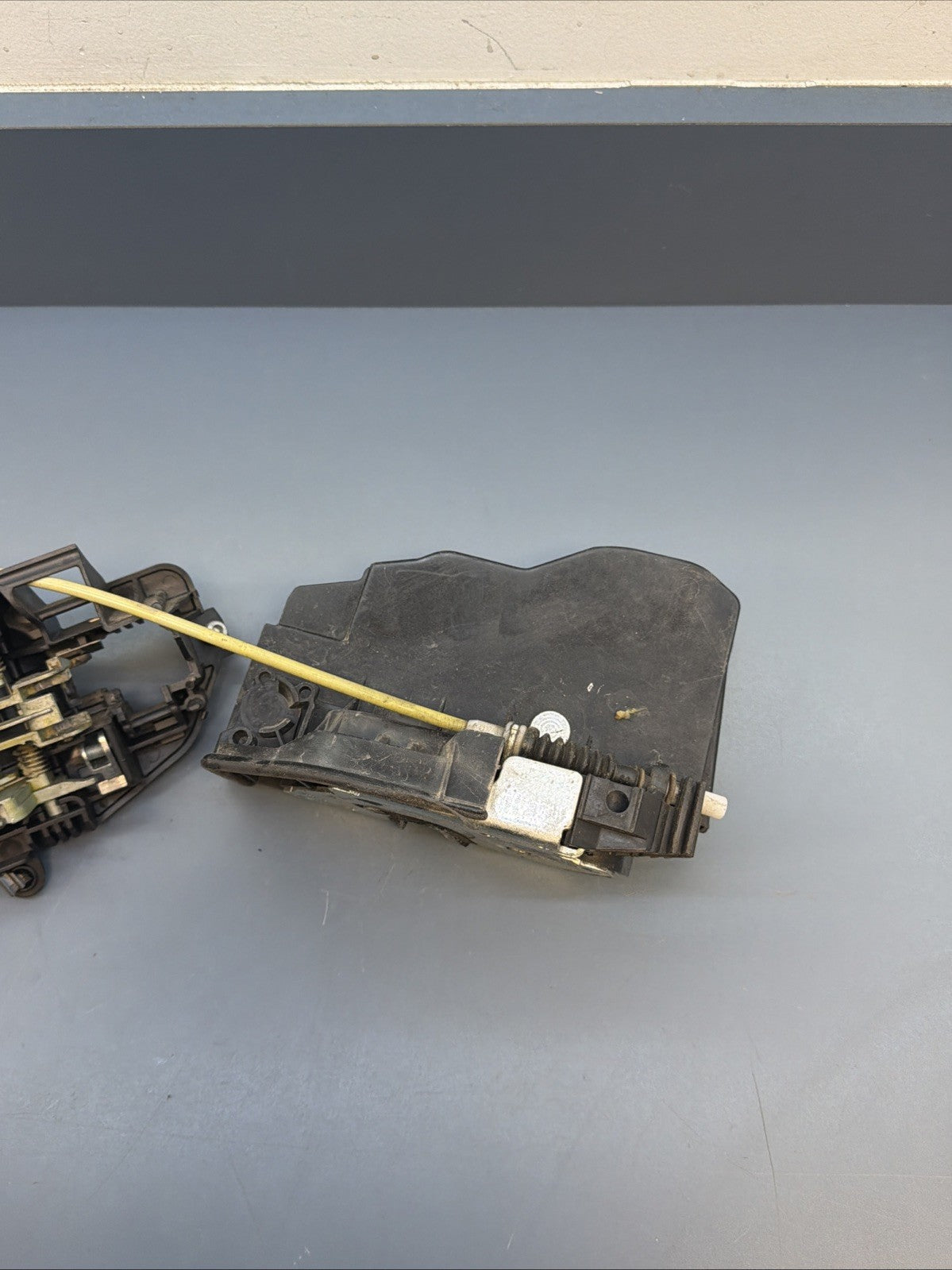 12-15 BMW X1 E84 Front Right Door Lock Latch Actuator & Handle Frame OEM 7229458