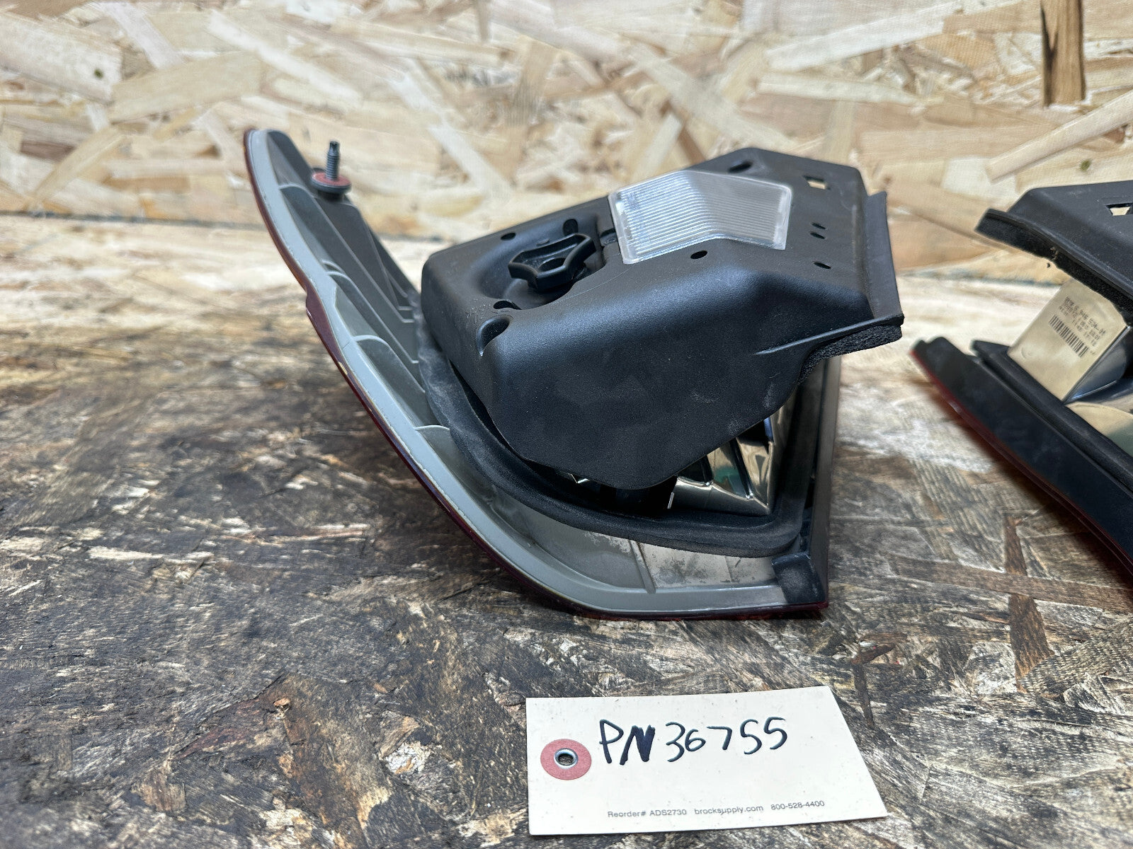 BMW E46 2003-2006 REAR OUTER TAIL LIGHT L+R SET 2PC OEM 6946533+6946534