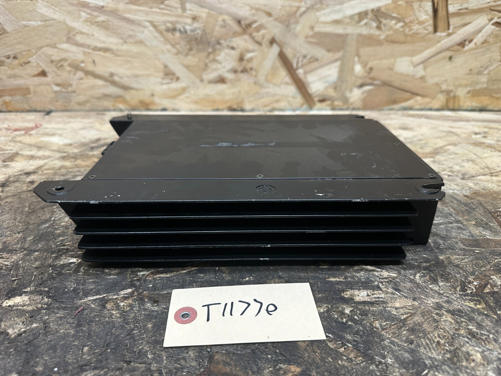 BMW 1997-2003 E39 5 SERIES HiFi RADIO AUDIO AMPLIFIER OEM 6901881
