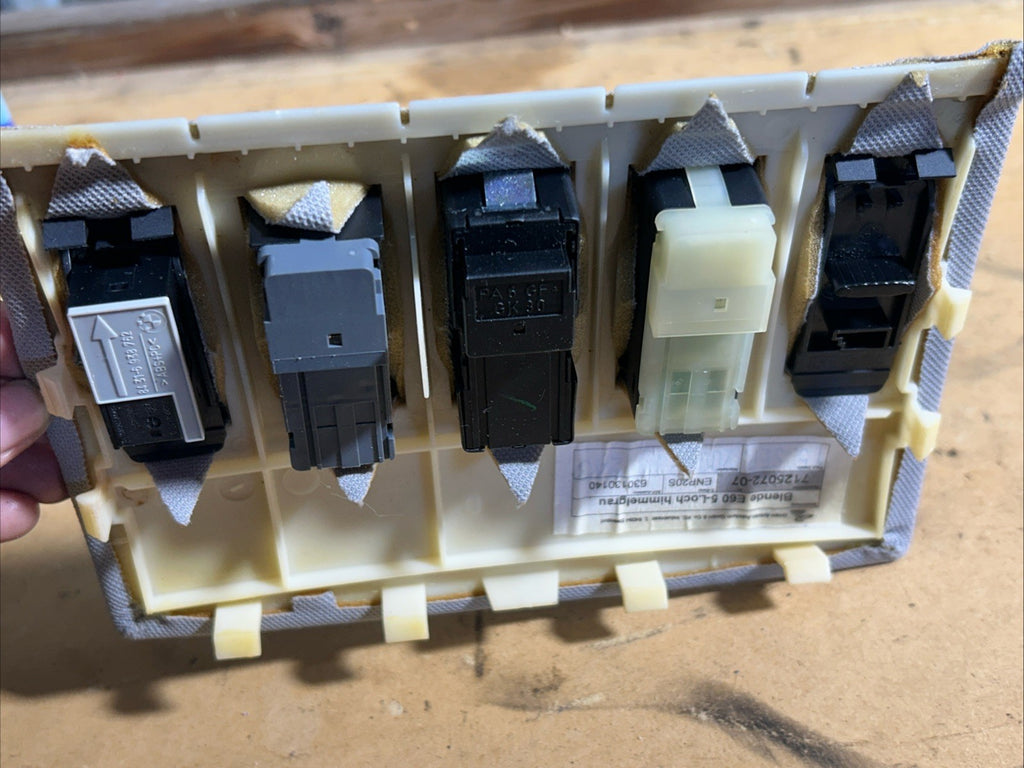08-10 BMW 535xi E60 Front Upper Sunroof Switch Control Switch Trim OEM 7125072