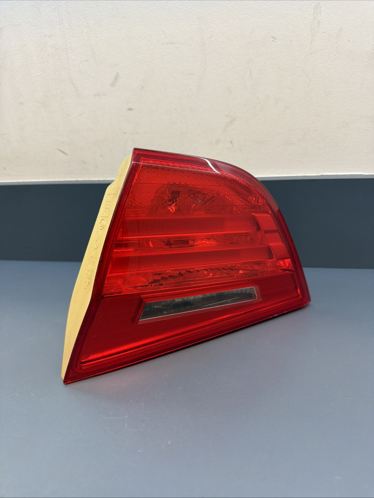 09-11 BMW 328i 335i M3 E90 INNER TAIL LIGHT LAMP RIGHT PASSENGER SIDE 7154156