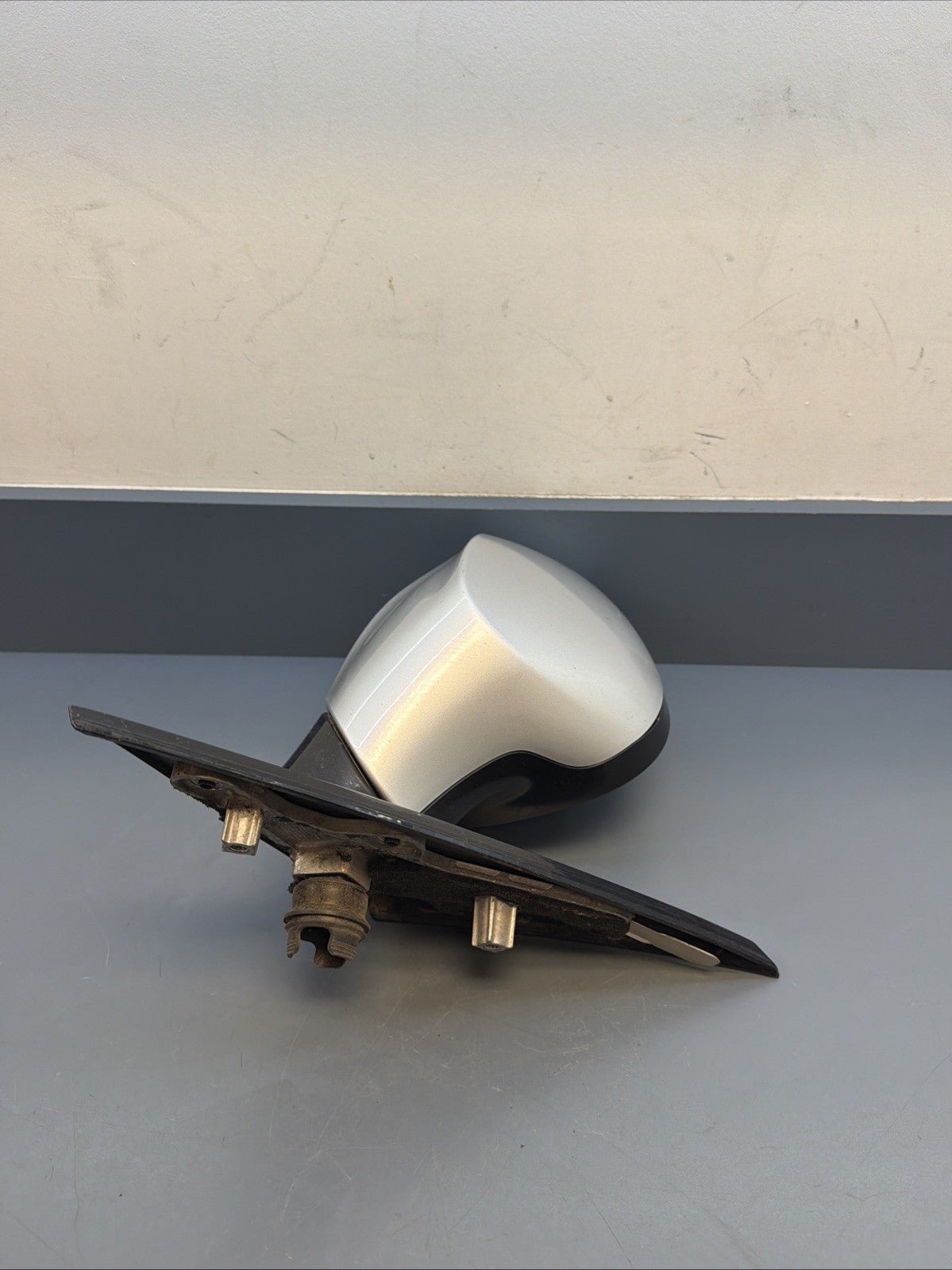 2011 - 2013 BMW E88 FRONT RIGHT PASSENGER SIDE VIEW MIRROR OEM 7208145 Silver