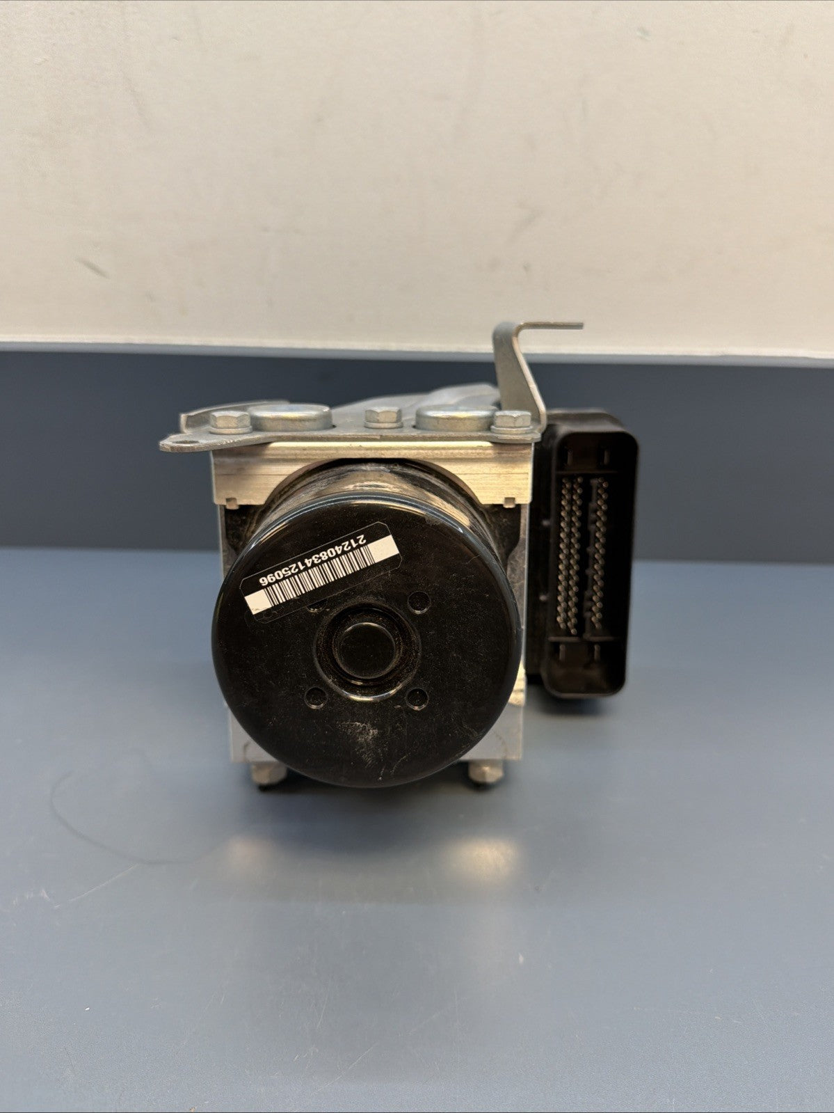 BMW 1 Series E82 E88 135i ABS Control Unit Pump DSC 3452 6790147 3451 6790146