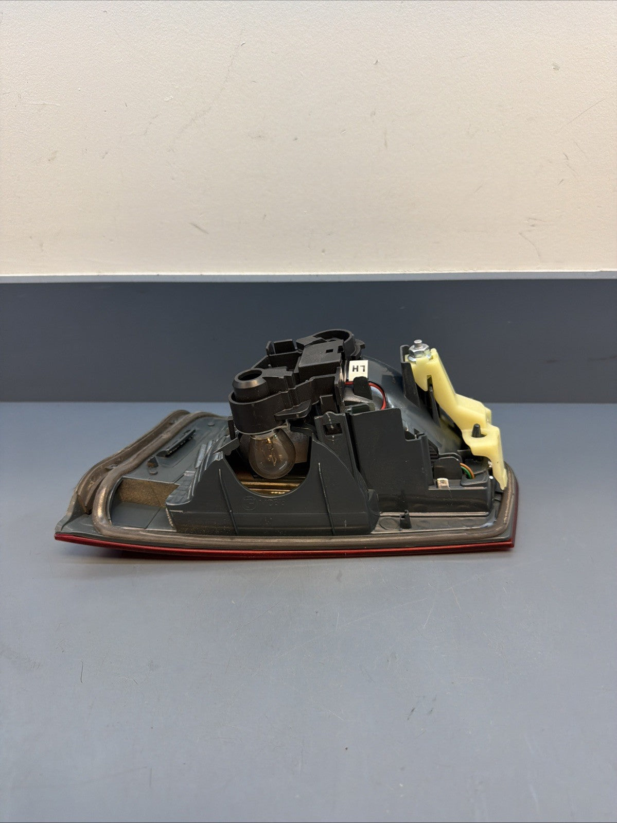 2012-2015 BMW F30 328i 3-SERIES LEFT DRIVER INNER TAIL LIGHT LAMP OEM 7259915
